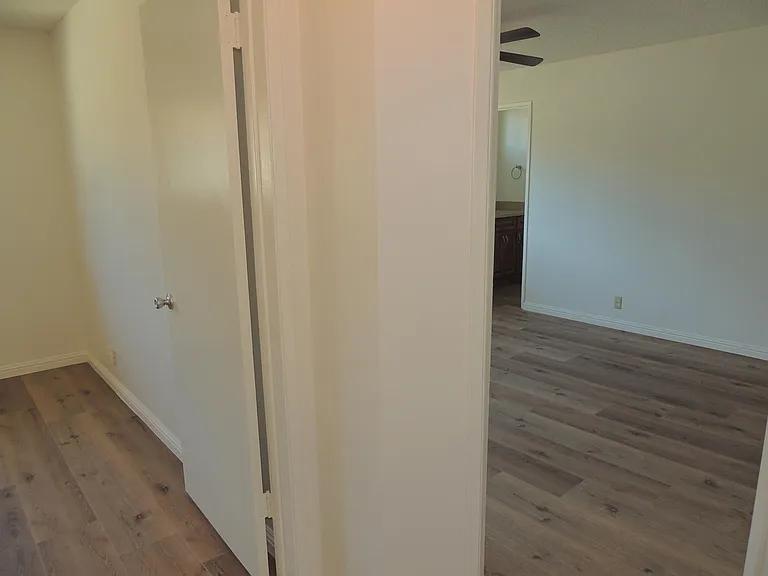321 Gladys Ave #4 — Photo 8