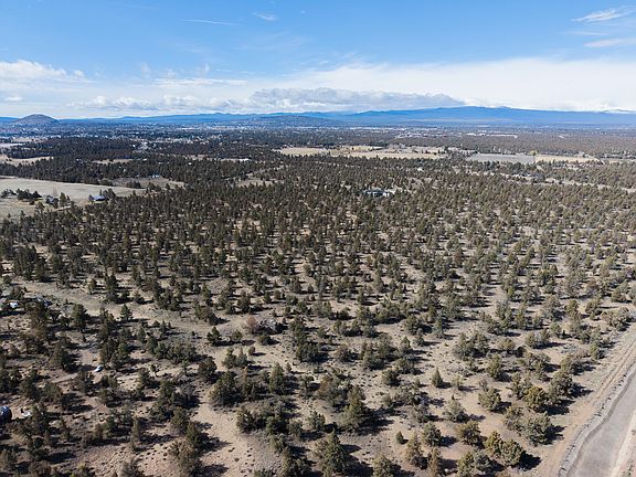 3rd image of 63805 Cricketwood Rd