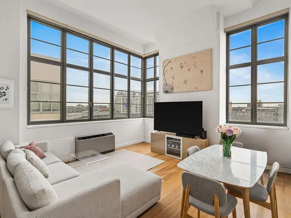 27-28 Thomson Avenue image 3 of 9