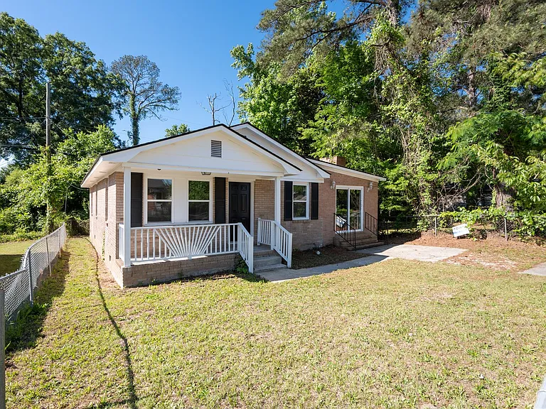 102 Burdock Cir — Photo 3