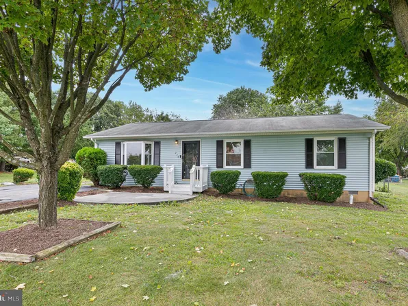 238 Hackberry Dr, Stephens City, VA 22655