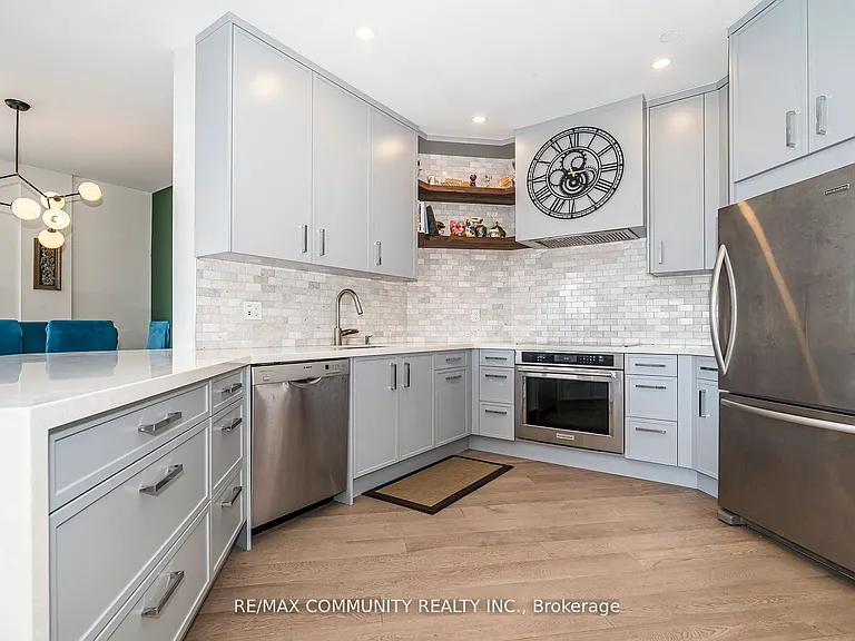980 Yonge St #513 — Photo 11