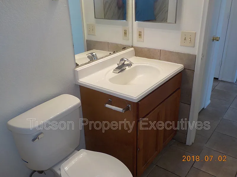 2 bed, 1.0 bath, 700 sqft, $900 — Photo 4