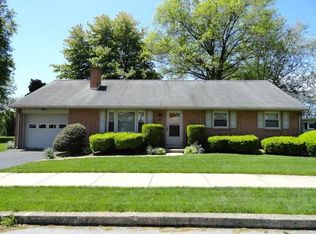 82 S Heintzelman St, Manheim, PA