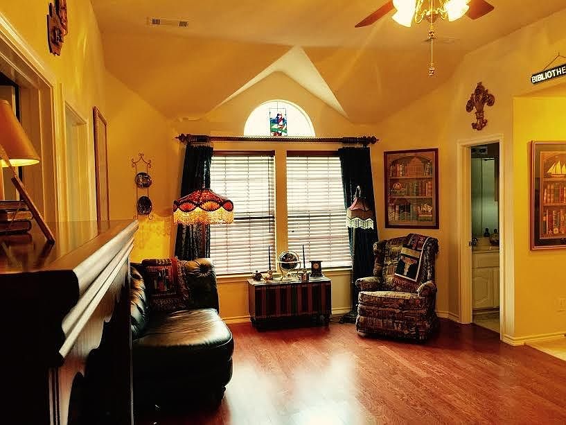 2nd image of 9316 Bayard St