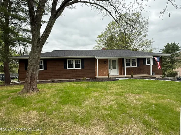 16 Sidehill Trl, Sugarloaf, PA 18249