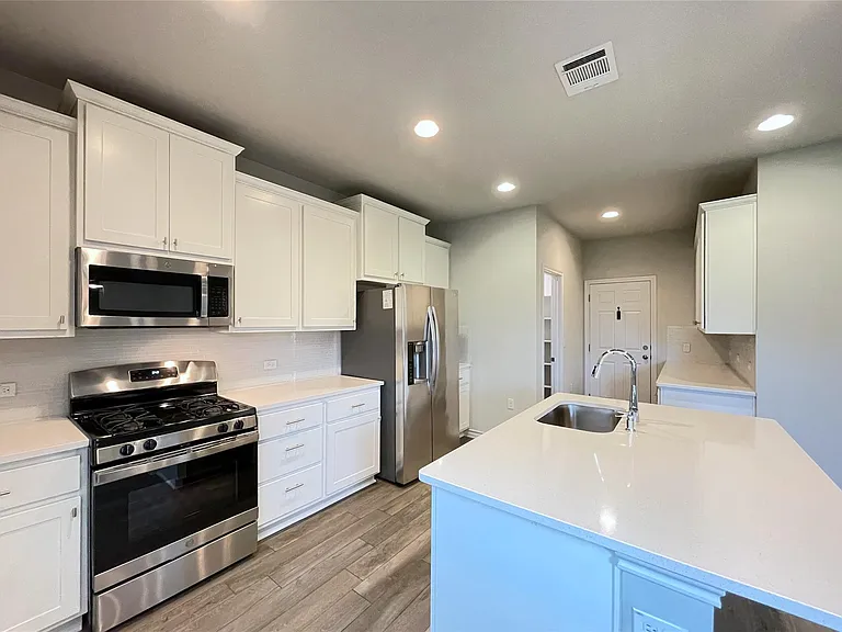 1602 Jacey Way — Photo 6