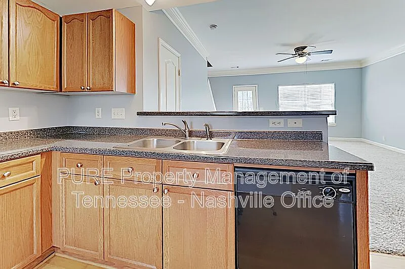 2 bed, 2.5 bath, 1332 sqft, $1,765 — Photo 4
