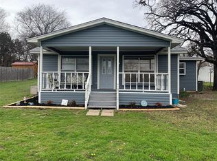 305 Alameda Rd, Azle, TX 76020