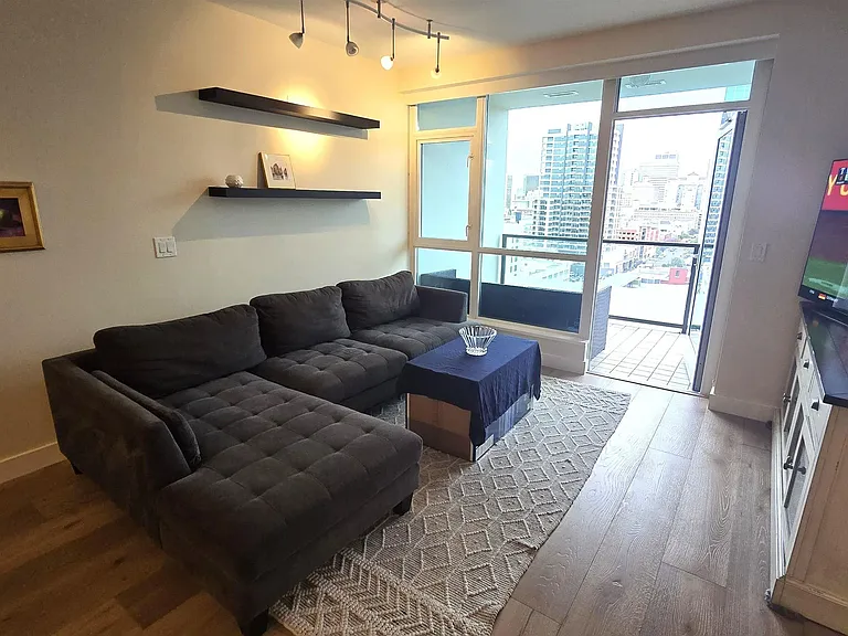 325 7th Ave #1301 — Photo 12