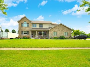 24425 S Blackhawk Dr, Channahon, IL 60410