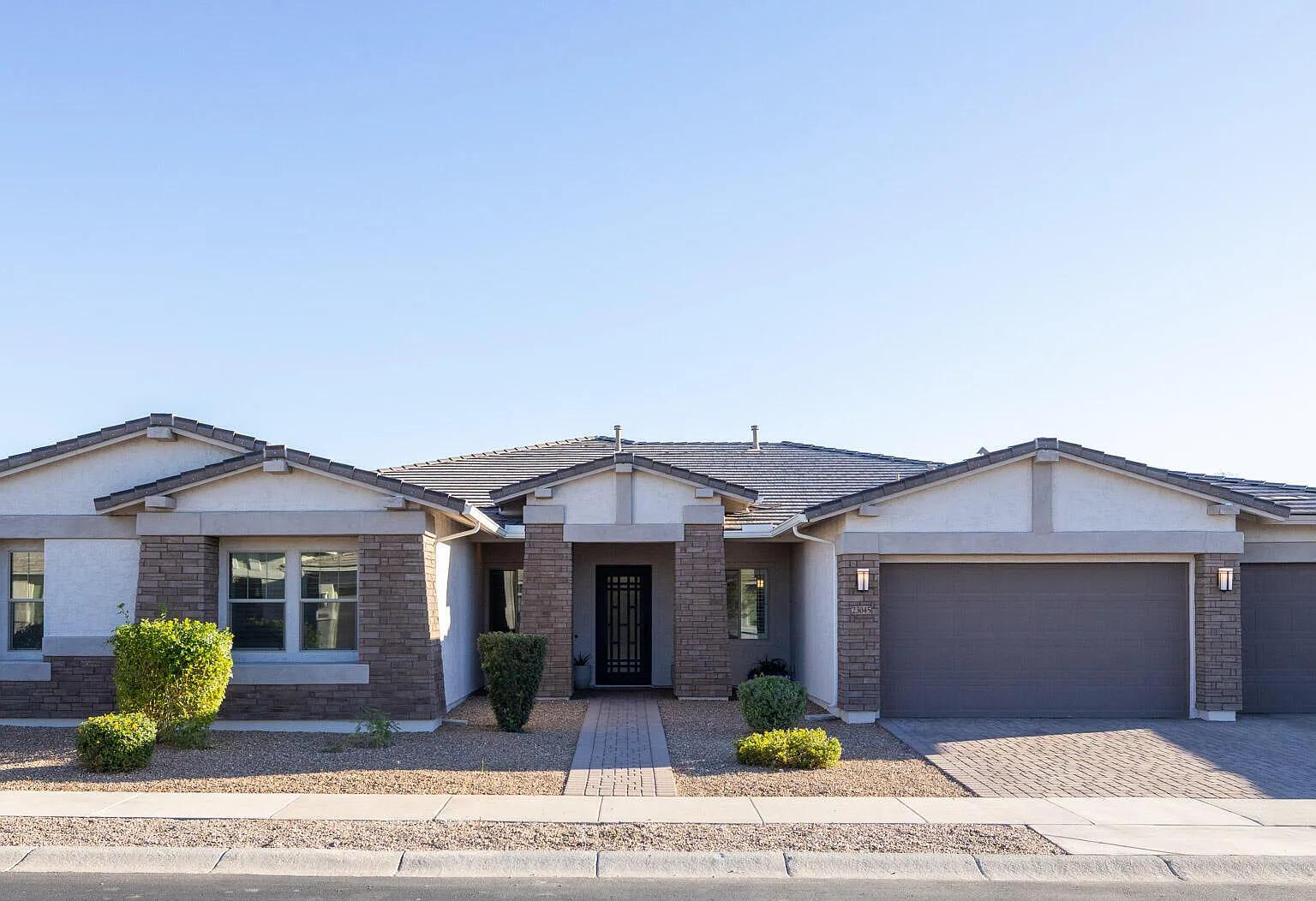 5 bed, 3.5 bath, 4228 sqft, $9,000 — Photo 2