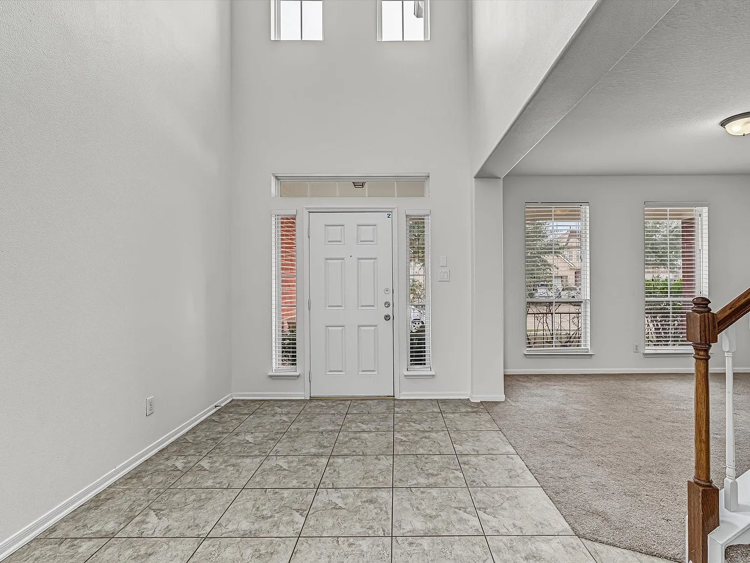 5 bed, 3.5 bath, 4605 sqft, $3,200 — Photo 2