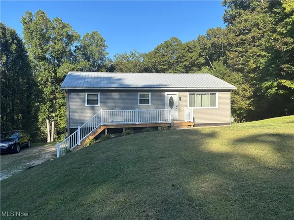 6250 Tanglewood Dr, Nashport, OH 43830