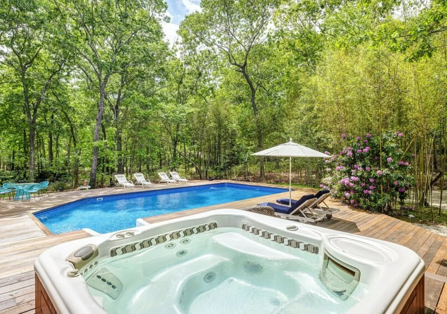 Contemporary retreat on 1.4 wooded acres with private pool — Photo 1
