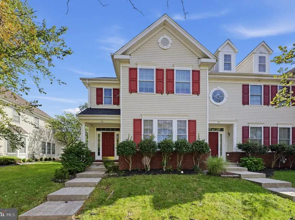 13 Horseshoe Pl, Chesterfield, NJ 08515