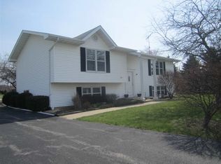 820 Marquette Dr SW, Poplar Grove, IL 61065