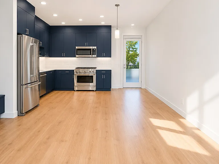 2436 Dexter Ave N — Photo 11