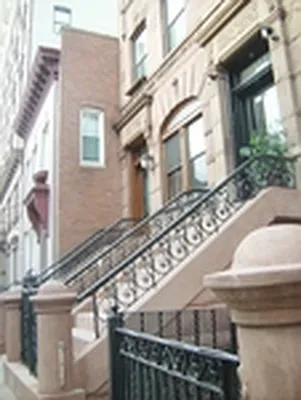 Rented by Perry Associates NYC Inc | media 48