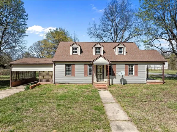 204 W Brower Ave, Liberty, NC 27298