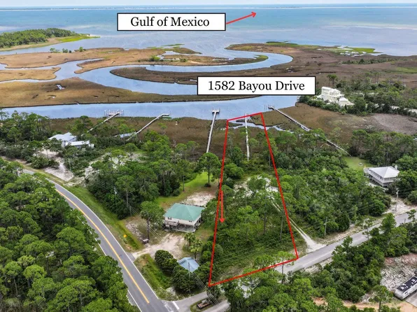 1582 Bayou Dr, Carrabelle, FL 32322