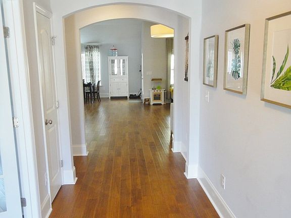 3rd image of 368 Loudoun Dr