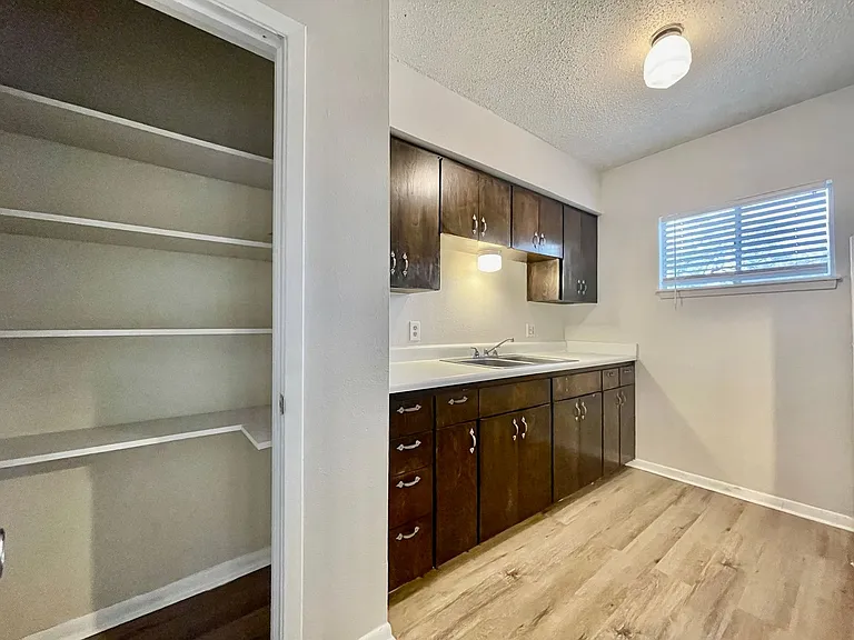 126 Scott St — Photo 3