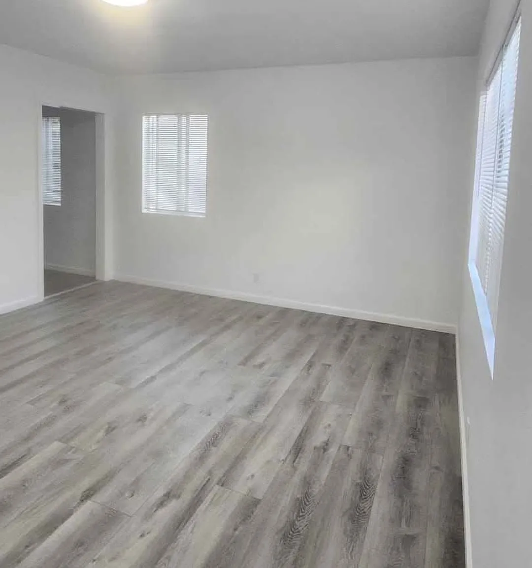5751 1/2 Lexington Ave — Photo 4