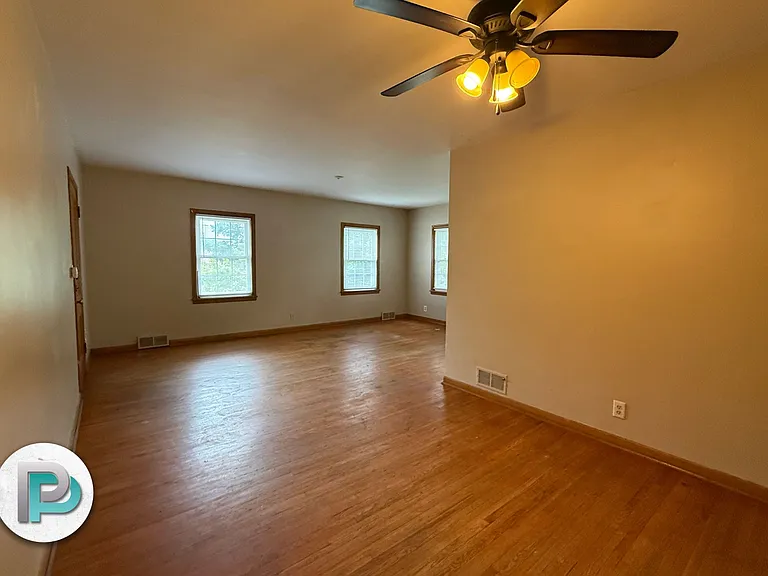 221 2nd St NE #3 — Photo 6