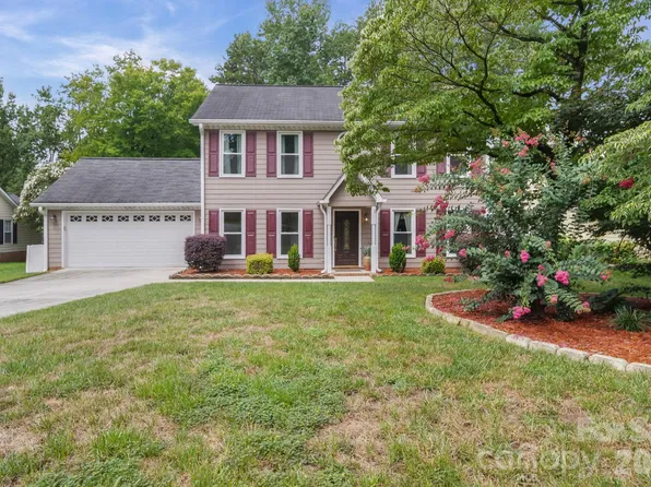 2527 Heathershire Ln, Matthews, NC 28105