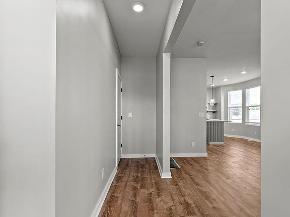 5th image of 437 Saint Clair Ave #439