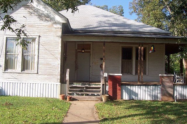 1st image of 115 W Kolstad St