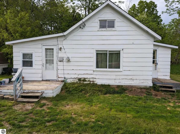 412 9th Ave, Tawas City, MI 48763