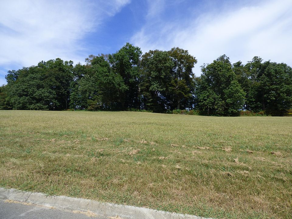 2nd image of 1999 River Mist Cir Lot 49