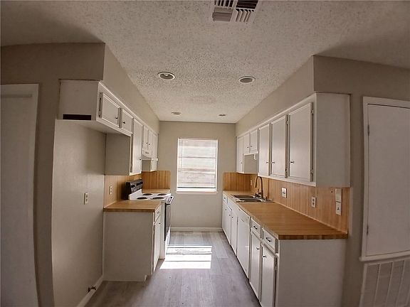 2nd image of 4029 Brownwood Cir #4029