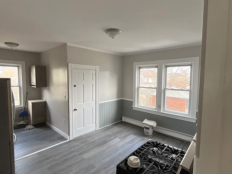 249 Swan St — Photo 2