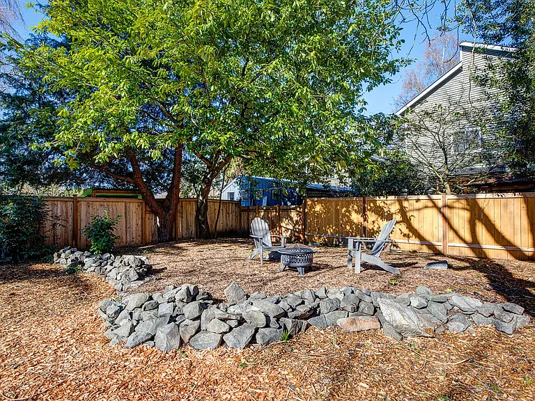 808 W Armour St — Photo 16