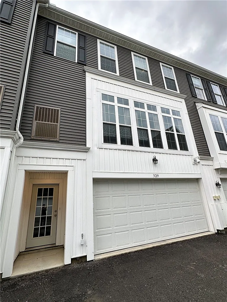 2 bed, 2.5 bath, $2,300 — Photo 1
