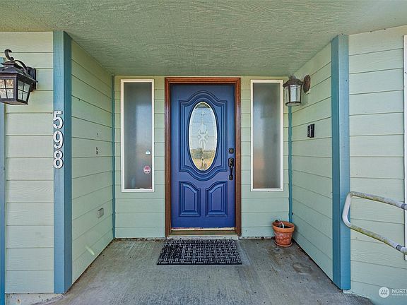 3rd image of 598 Canal Dr NE