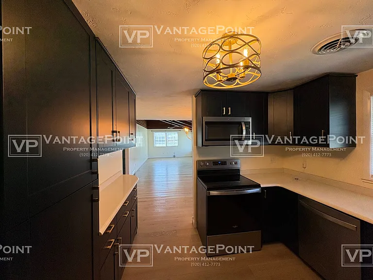 1450 Cook St — Photo 4