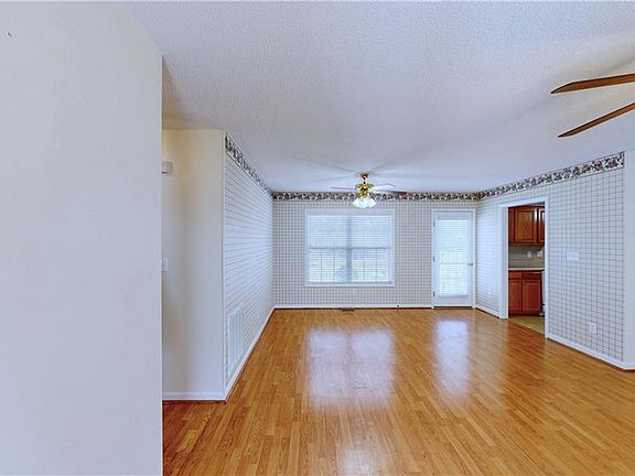 3rd image of 4 Braxton Ln