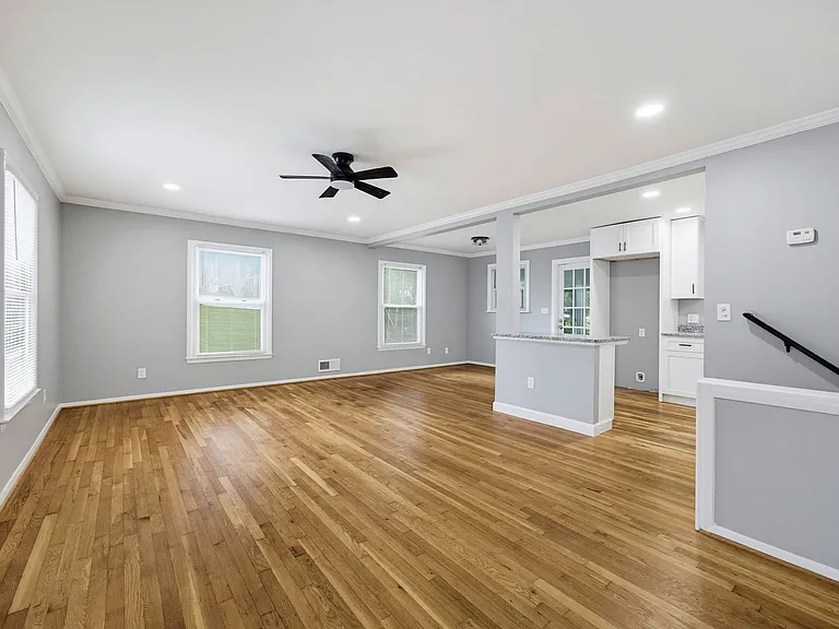 3051 Highland Dr SE — Photo 6