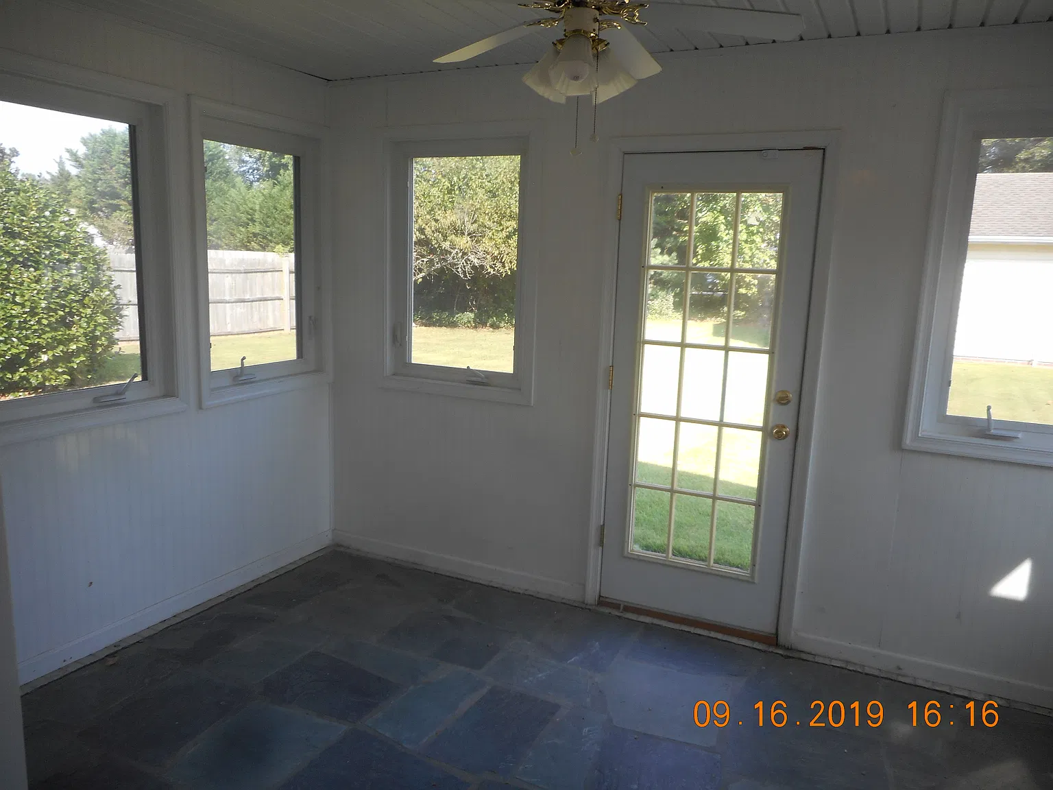 3 bed, 1.5 bath, 1989 sqft, $2,385 — Photo 4