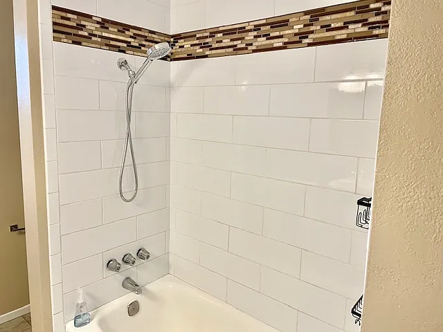 Full bathroom tub and shower