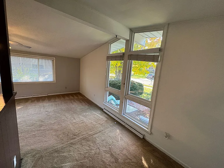 112 Longacre Ave — Photo 5