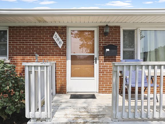 3rd image of 588 Folkstone Dr
