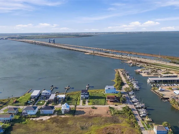 9115 W Bay Rd, Galveston, TX 77554