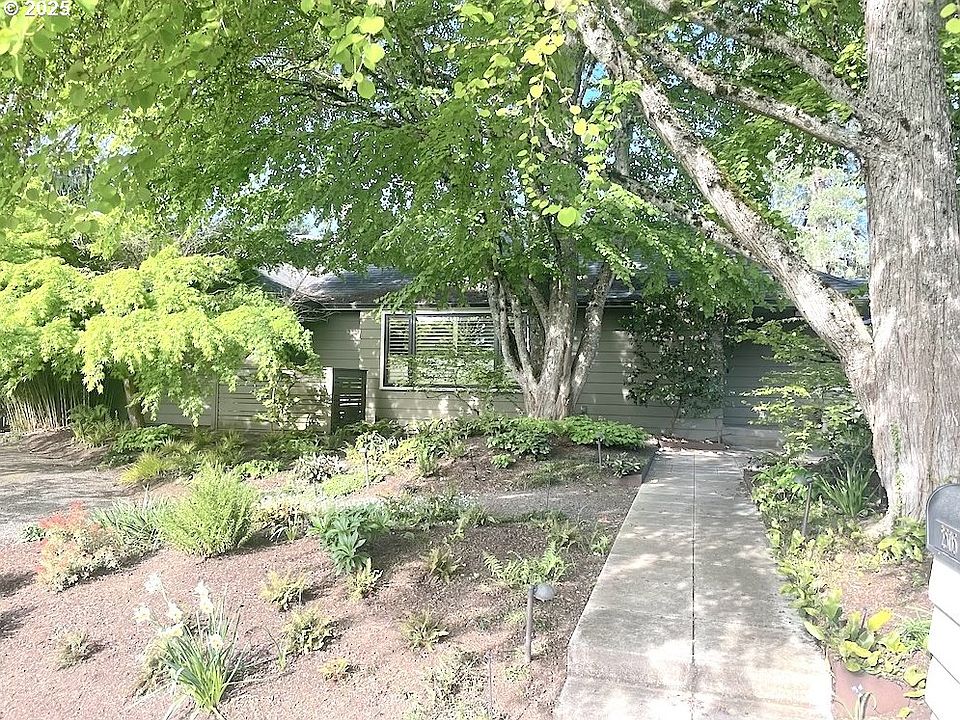 2nd image of 2505 SW Crestdale Dr