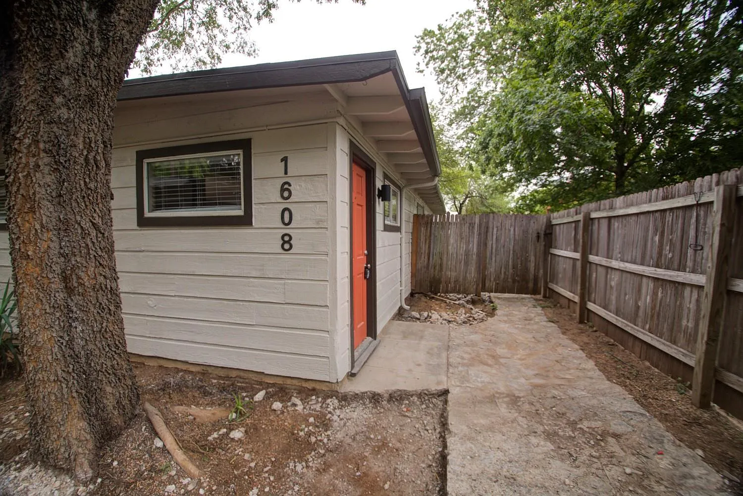 2 bed, 1.0 bath, 800 sqft, $1,695 — Photo 1