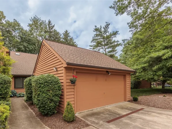 7450 Millrace Ln, Northfield, OH 44067